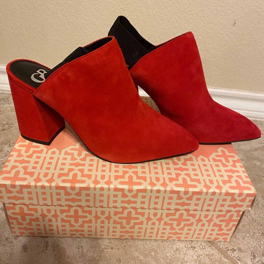 Gianni Bini block heel bootie